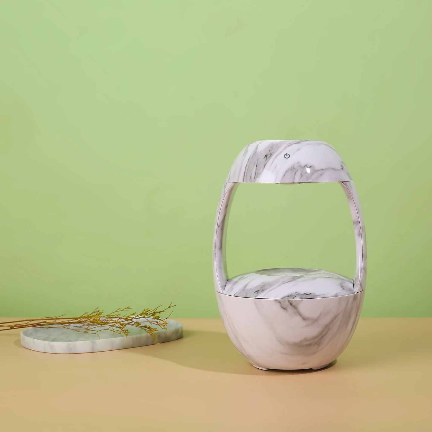 Humidificateur décoratif HUMEA avec brume anti-gravité et design en marbre