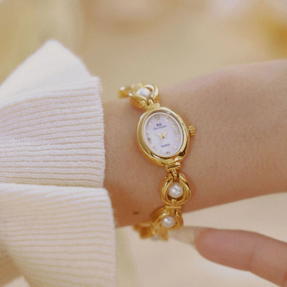 Montre bracelet en perles LUMÉA avec une touche dorée