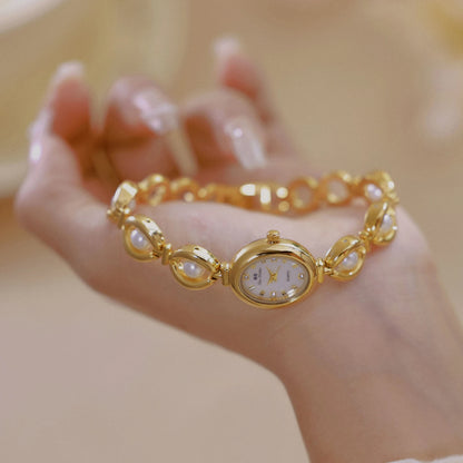 Montre bracelet en perles LUMÉA avec une touche dorée